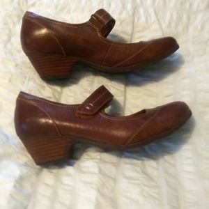 Sofft Mary jane pumps